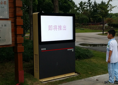 户外广告机 提升企业品牌知名度的科技利器